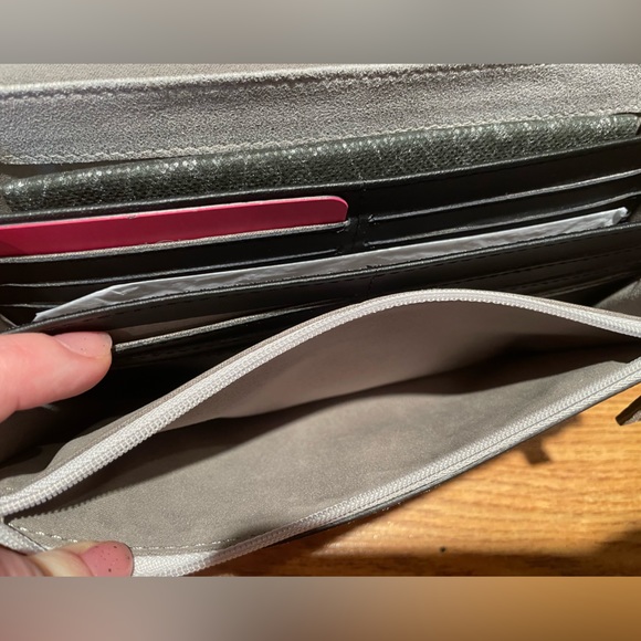 Vince Camuto Mosaic Fit Leather Crossbody Bag - Picture 4 of 14